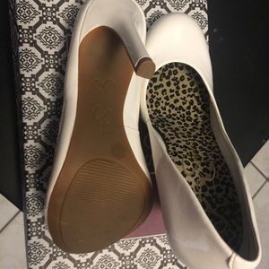 Jessica Simpson White dress heels